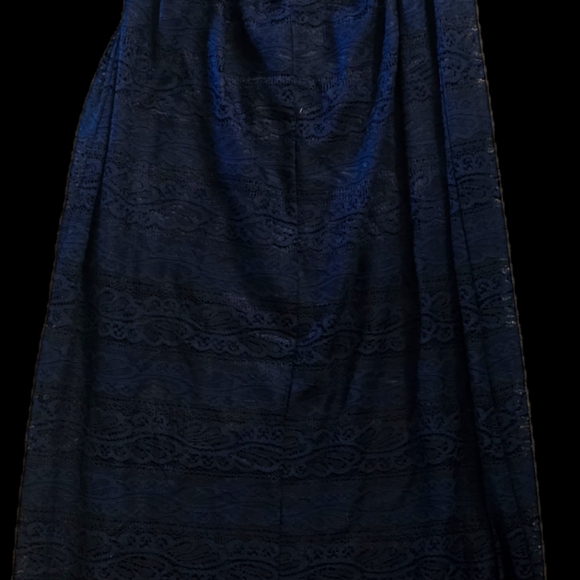 Lace party dress - Picture 2 of 5